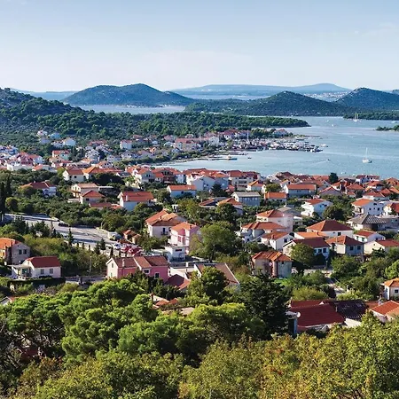 1 Bedroom Cozy In Tisno Jezera